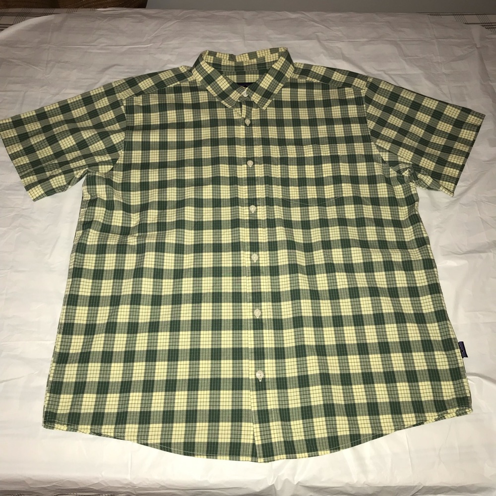 Patagonia  Men’s short sleeve shirt  size  L